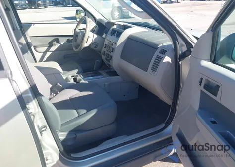 2010 Ford Escape Xlt z USA, uszkodzony, nr VIN 1FMCU0D78AKA69710